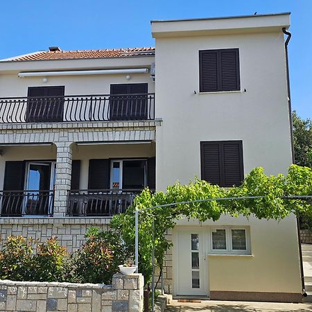 Vila Beleca Krk - Apartments Rest & Sea Krk Town Esterno foto