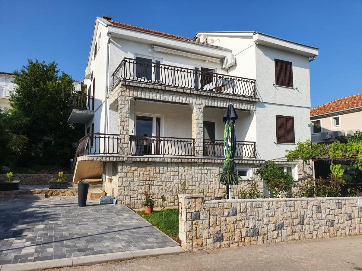 Vila Beleca Krk - Apartments Rest & Sea Krk Town Esterno foto