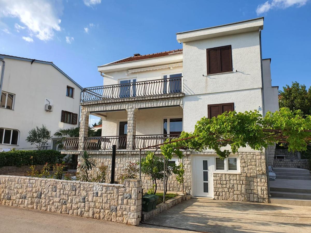 Vila Beleca Krk - Apartments Rest & Sea Krk Town Esterno foto