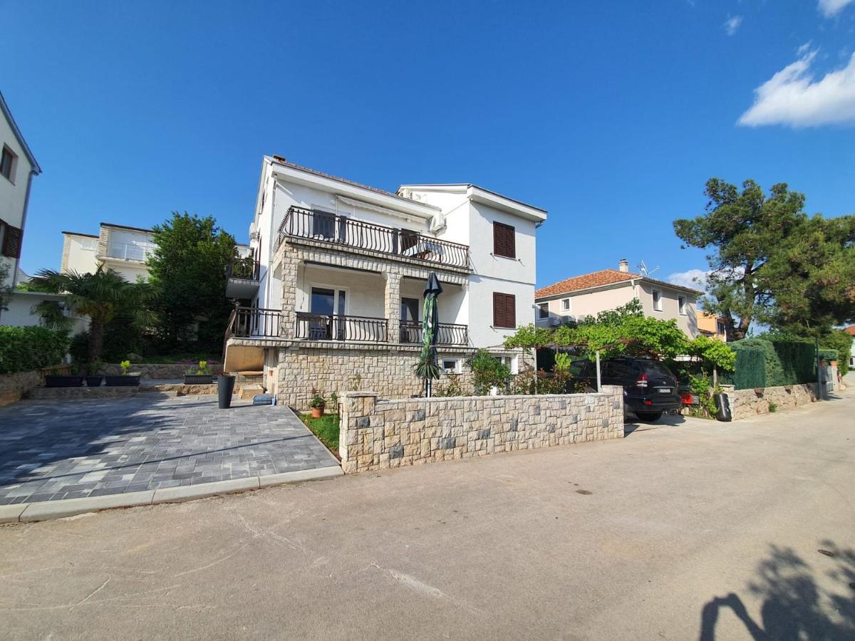 Vila Beleca Krk - Apartments Rest & Sea Krk Town Esterno foto